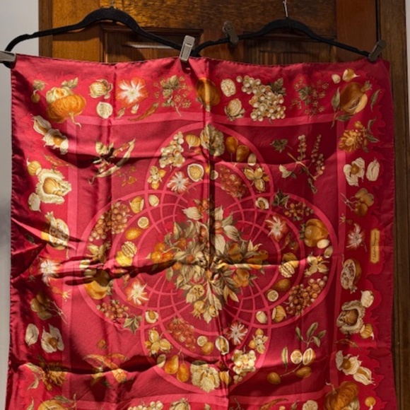 Ferragamo 100% Silk Scarf Never Worn NIB Retired Harvest Pattern - Picture 10 of 14